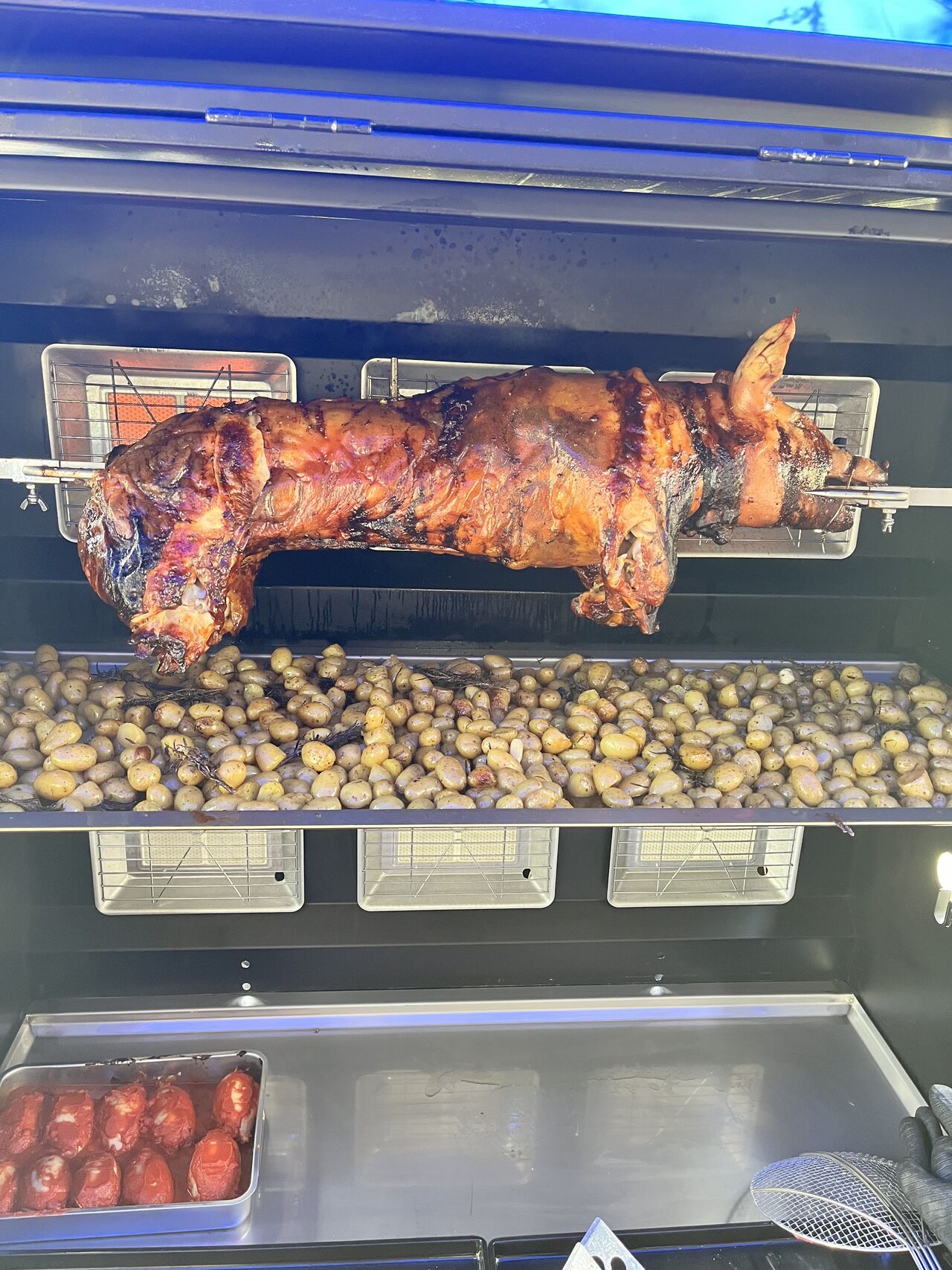 Cochon avec pomme de terre grenailles