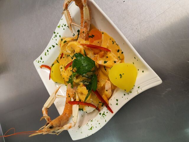 Cocotte de cabillaud aux langoustines sauce Nantua...10,50 € p pers 