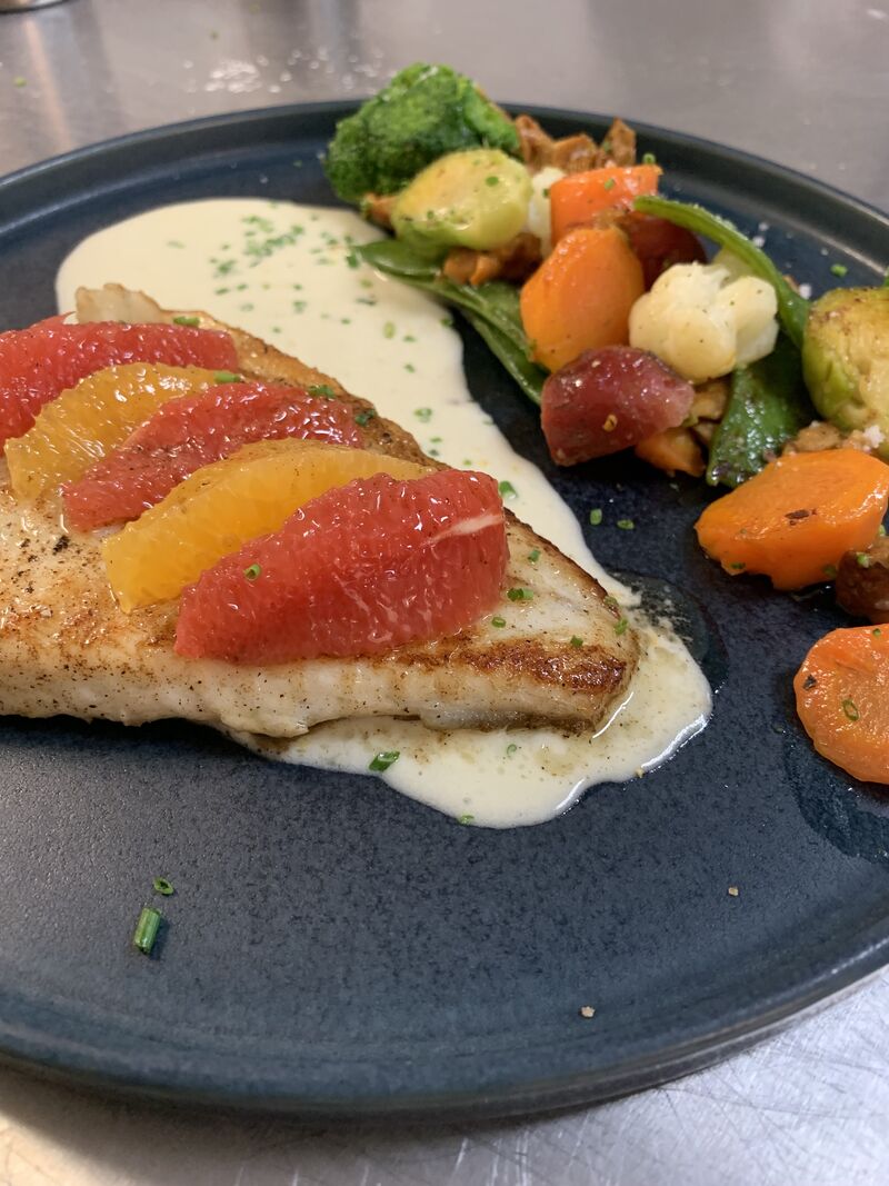 Le Filet de Turbot Meunière aux Agrumes et Petits Légumes de Saison