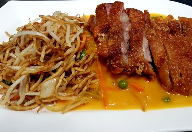 Ente auf fruchtiger Mango Sauce mit Nudeln 