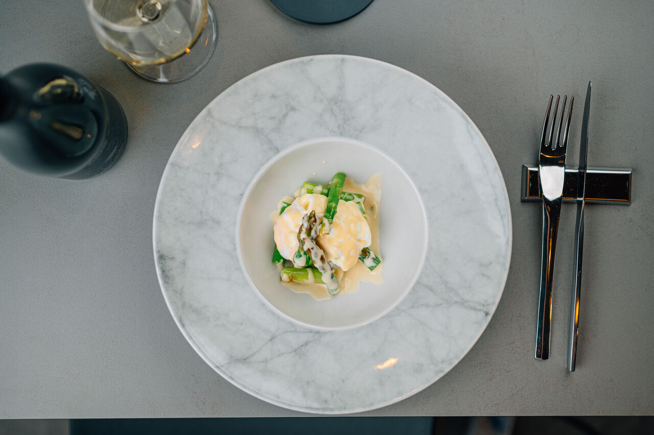 OVETTO POCHÉ
Punte di asparagi e fonduta di parmigiano