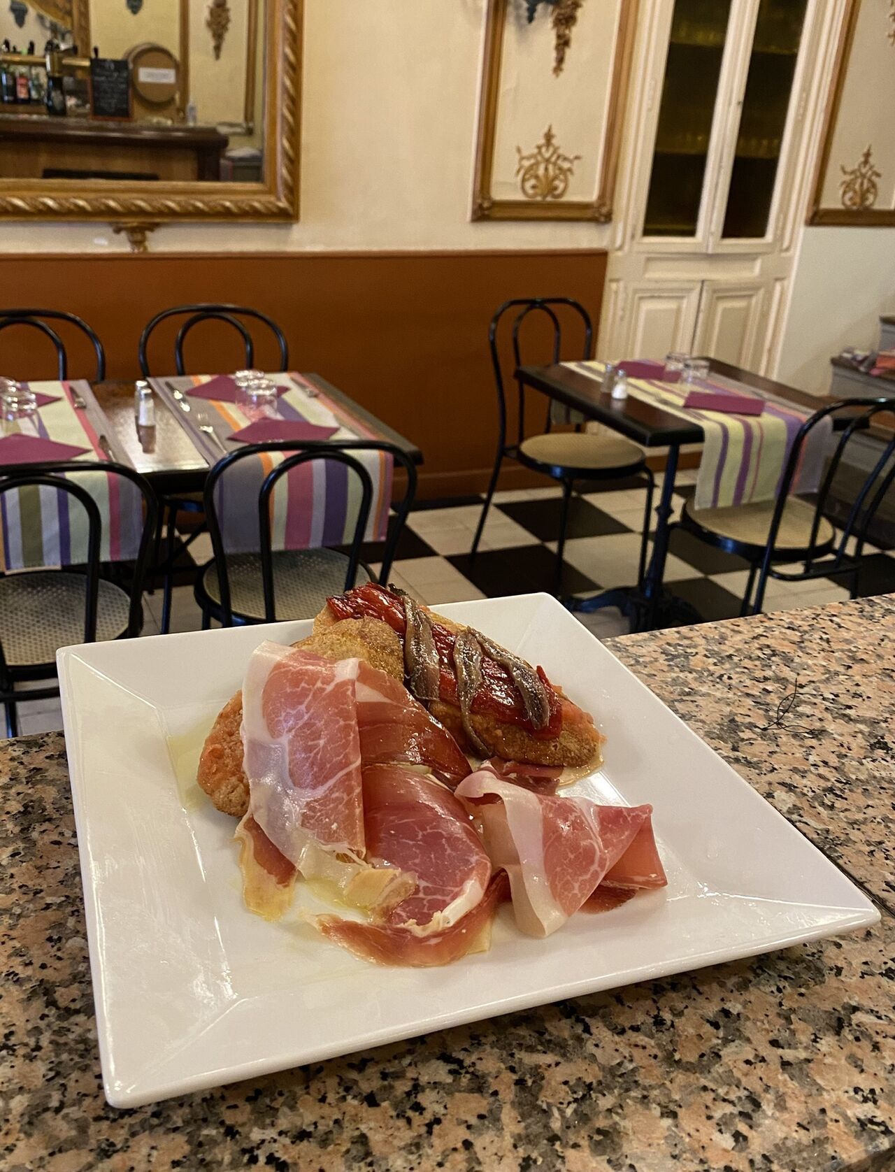 Pa amb tomàquet pernil i anxoves