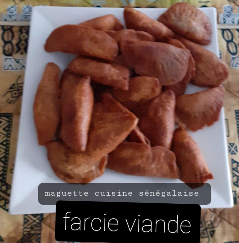 Fataya au thon où à la viande hachée.