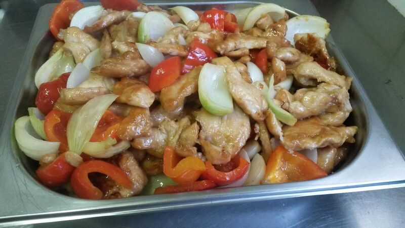 Hächnenbrust mit Gemüse
Куриные грудки с овощами