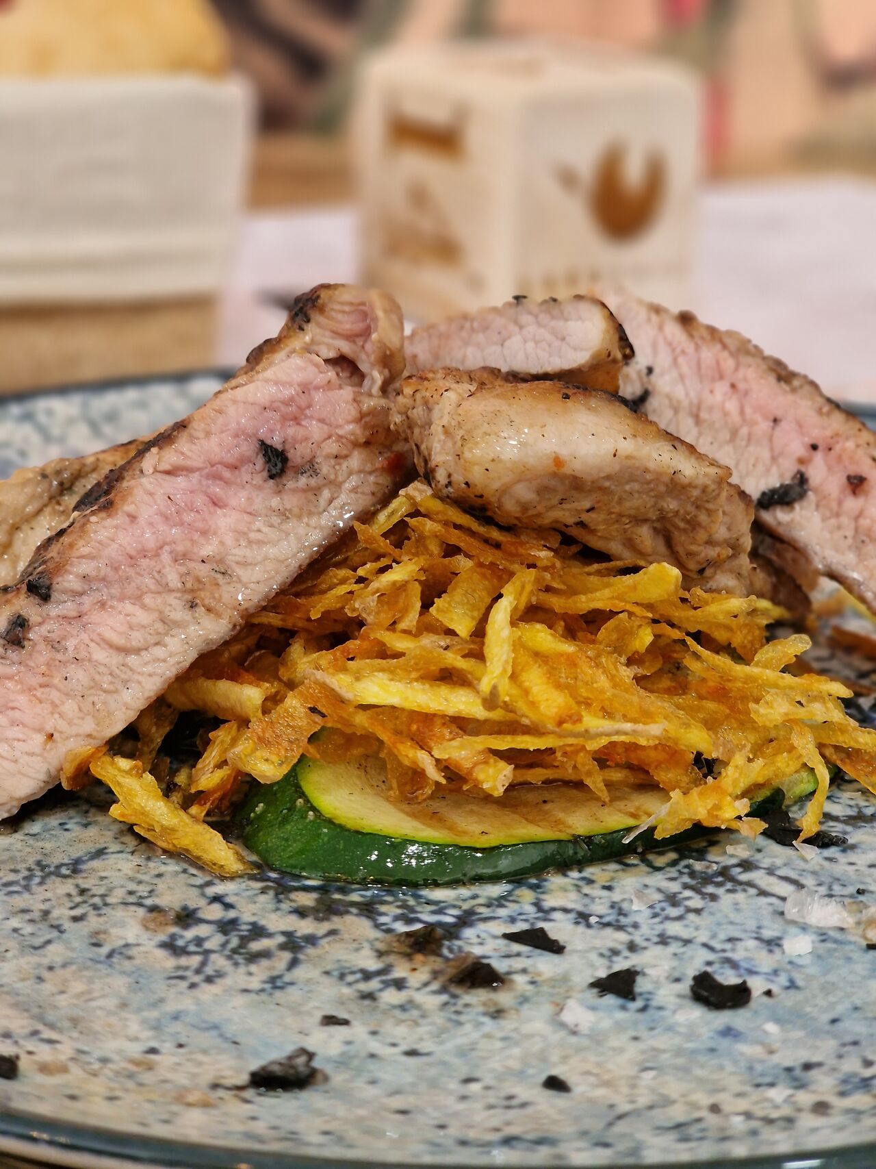 SECRETO A LA BRASA CON PATATAS PAJA