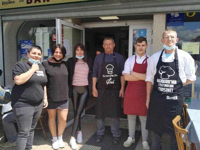 L'équipe des p'tits creux
Maëva - Mado - Manon - Fred - Fabien - Olivier