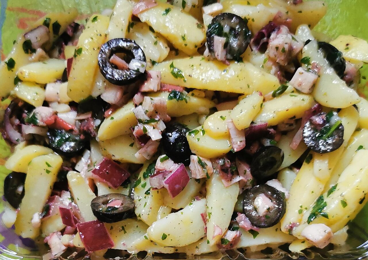 Salade de poulpes
2,50 la barquette individuelle
5 euros la barquette 2 pers