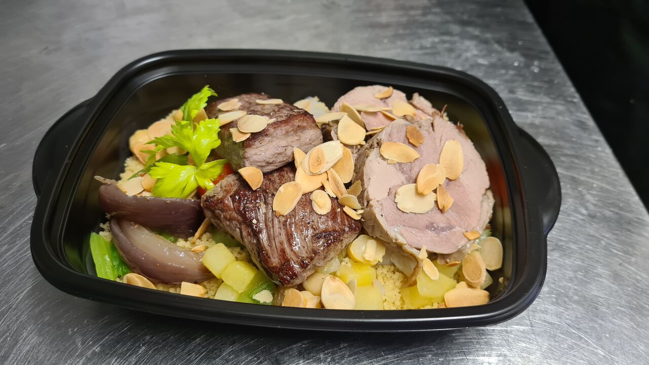 A emporter Couscous de légumes, agneau et bœuf mariné au sumac.