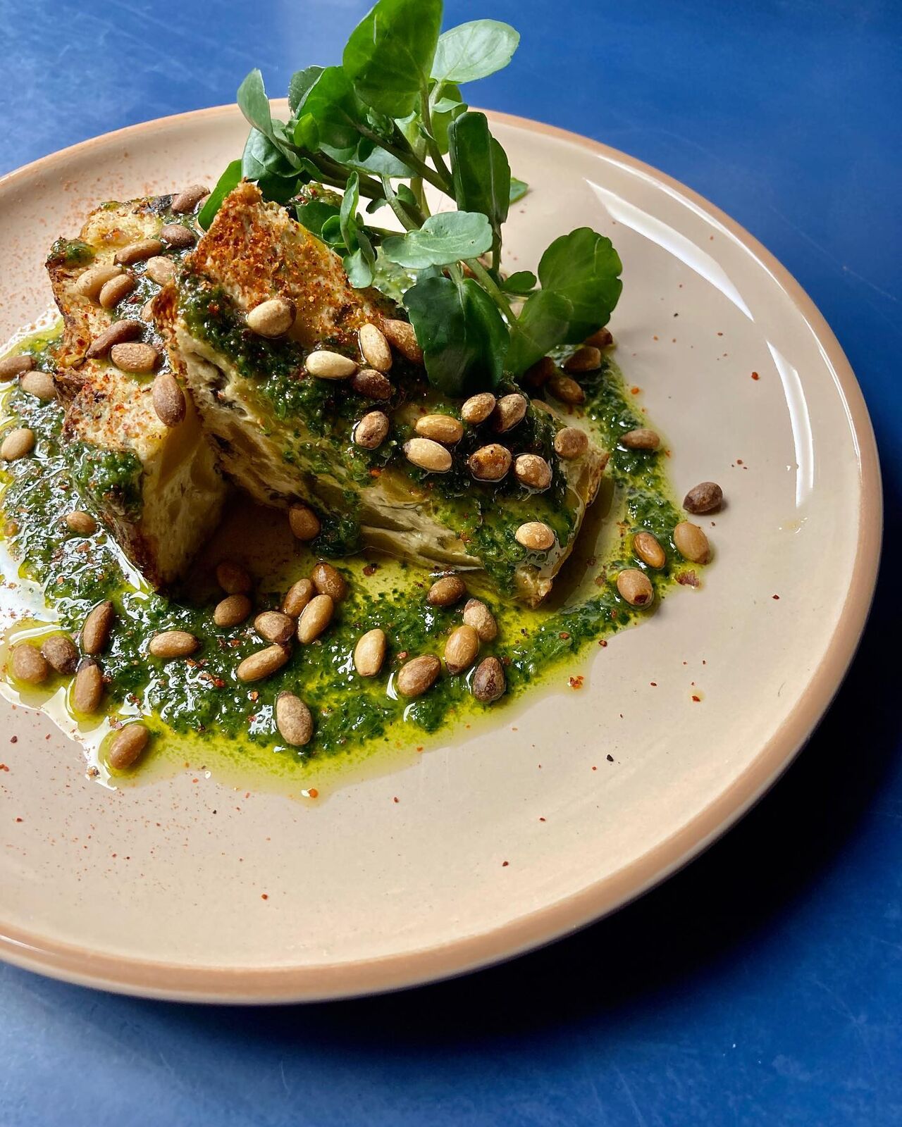 Terrine de courgettes, pistou de cresson et pignons de pin torréfiés