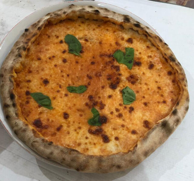 Margherita con bordo arricciato