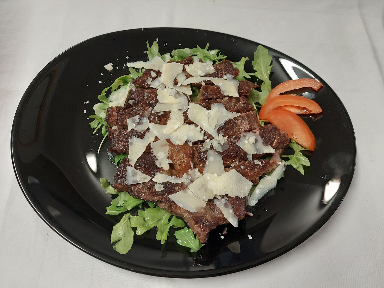 Tagliata sa rukolom i parmigianom