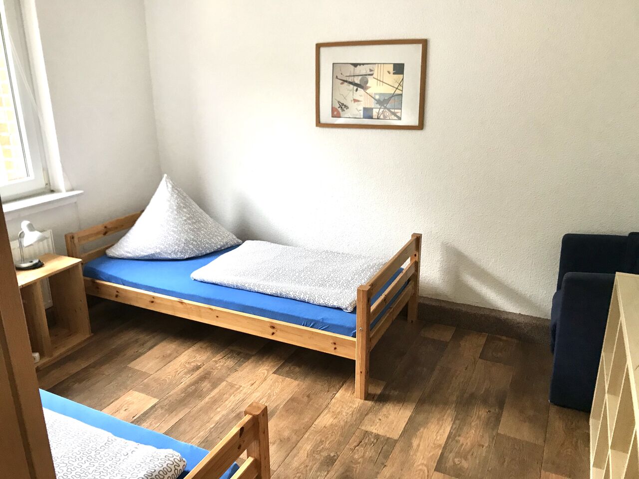 z. B. 1 Schlafraum im Apartment mit 3 Schlafräumen + 1 Koje (für bis 7 Personen Gesamt)