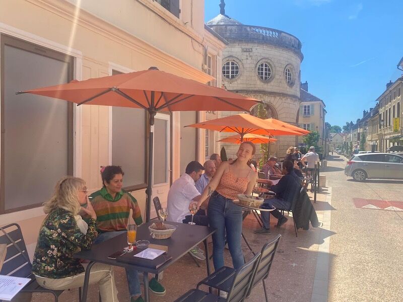 Agrandissement de la terrasse devant le 15 rue République Givry