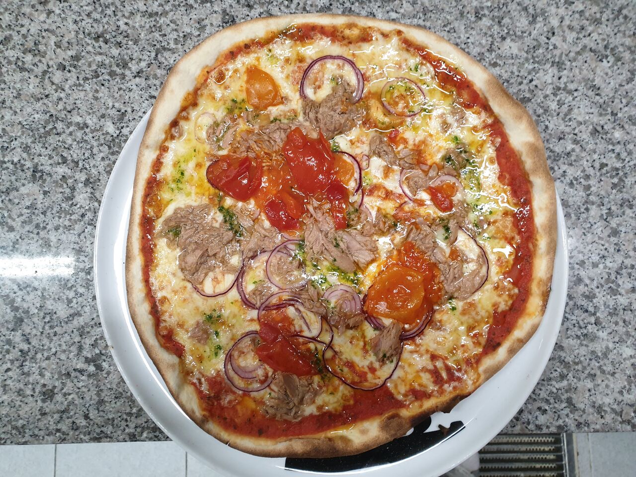 Pizza tonnata