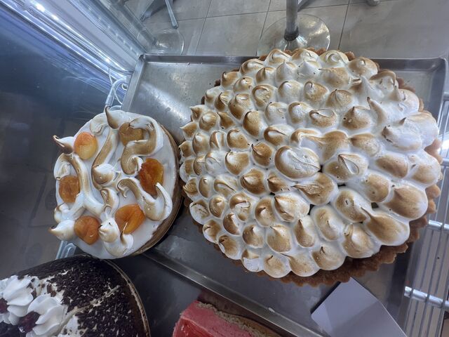 tarte citron meringué et notre tarte camarguaise 