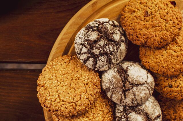 Домашнє печиво - вівсяне, шоколадне, кунжутне.