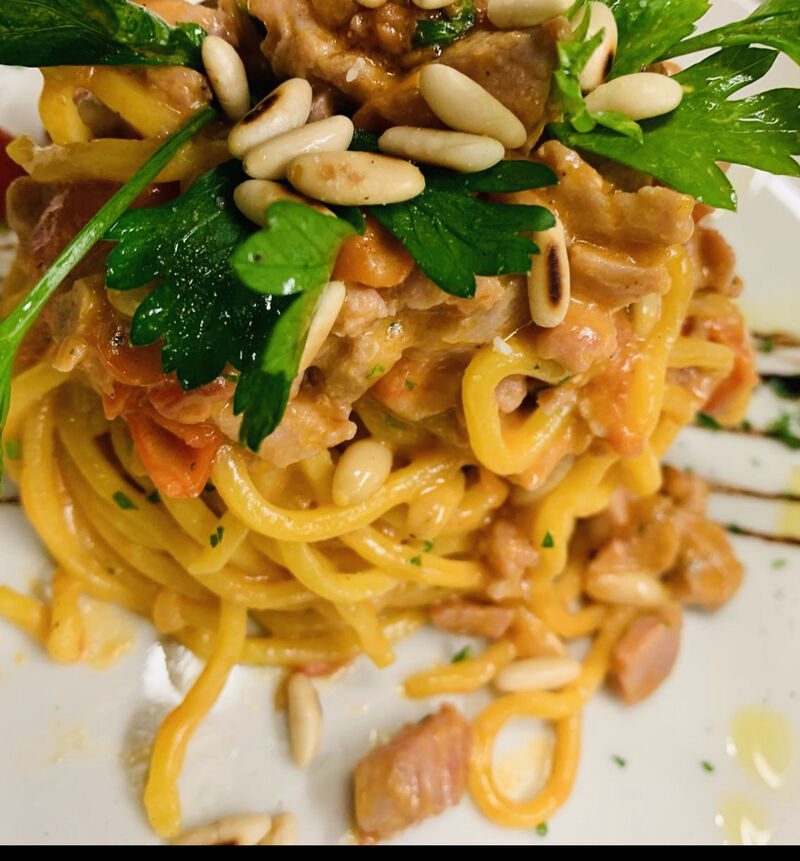 Tonnarelli con pinoli tonno fresco e pomodorini ?