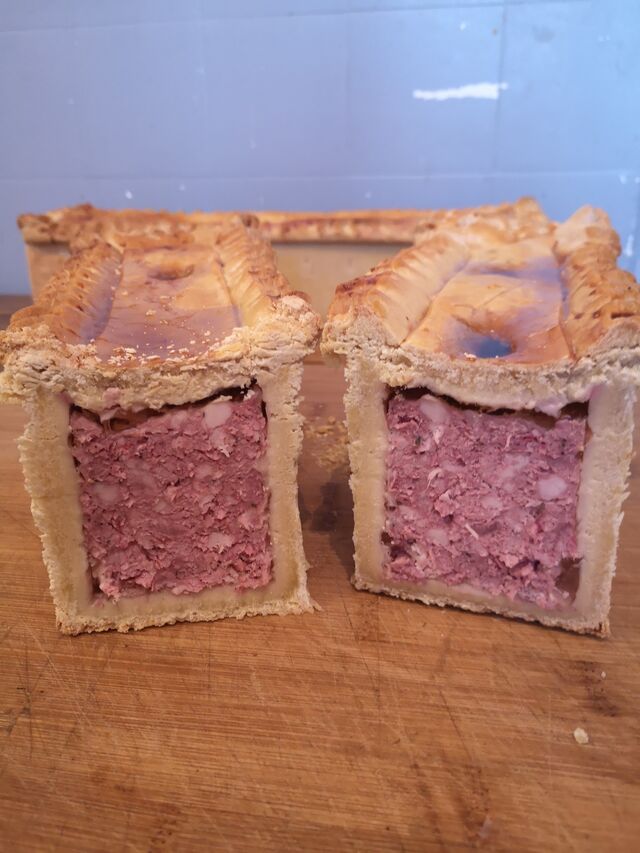 Pâté croûte coupé en 2