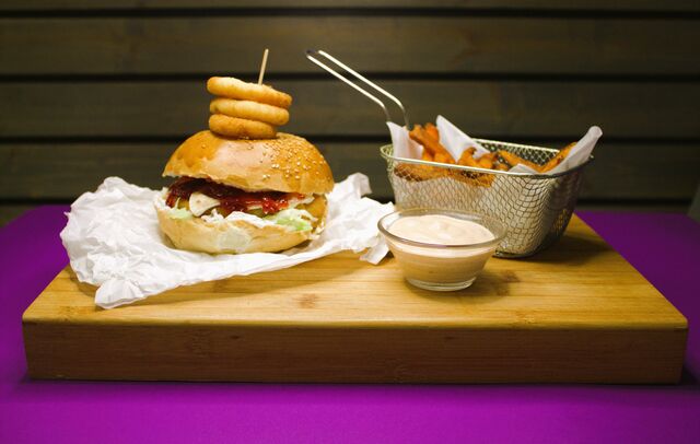 Royal Cheese/Chicken v MENU