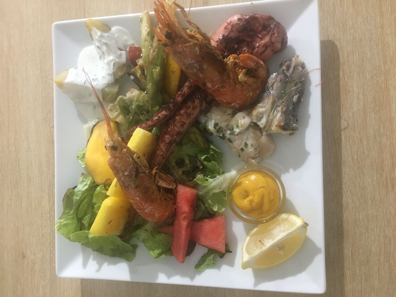 Assiette du patron
Gambas, poulpe et lotte accompagnée de légumes