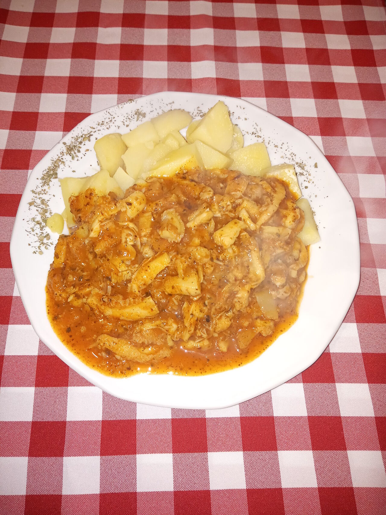 Pacalpörkölt főtt burgonyával