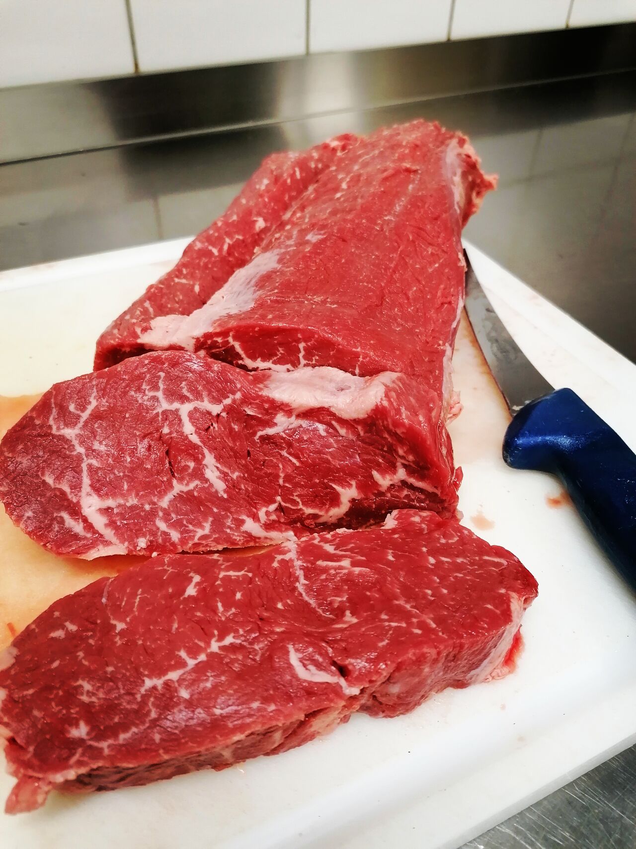 *herrlich marmoriert * zart im Biss * voll im Geschmack
Argentinisches Roastbeef