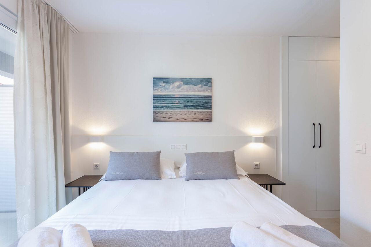 Double Room Balcony Bedroom