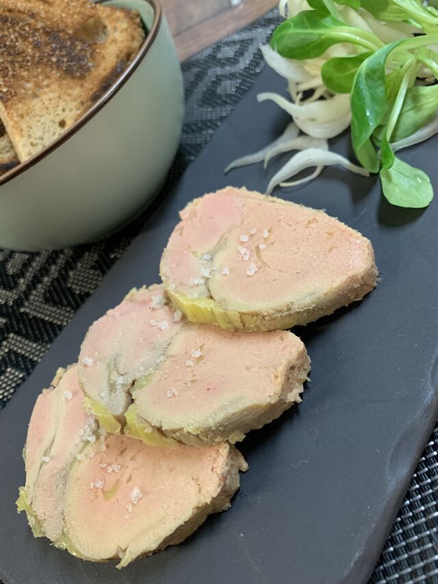Le Foie Gras Mi-Cuit mariné au Maury Rouge et ses Toast 