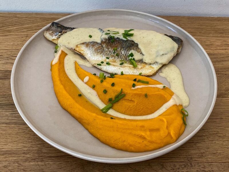 Filet de bar et mousseline de patate douces au miel et crème de fenouil 