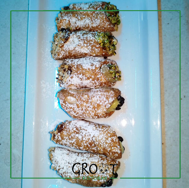 Cannoli croccanti, leggeri e gustosi.