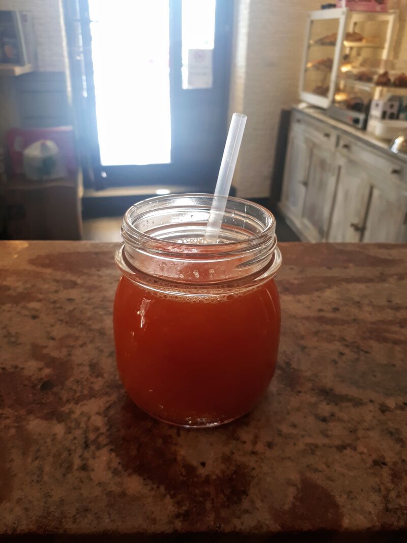 Spremuta di arancia/ Fresh orange juice