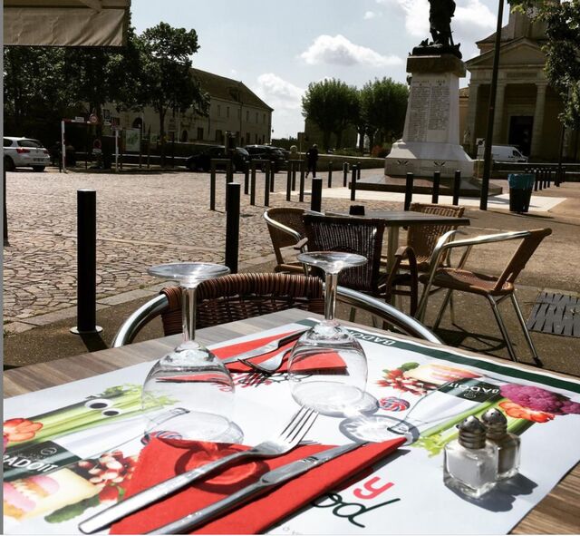 La place vue de la terrasse