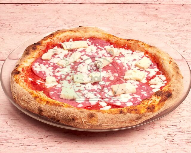 RUSTICA
tomate, mozzarella, salami, gorgonzola