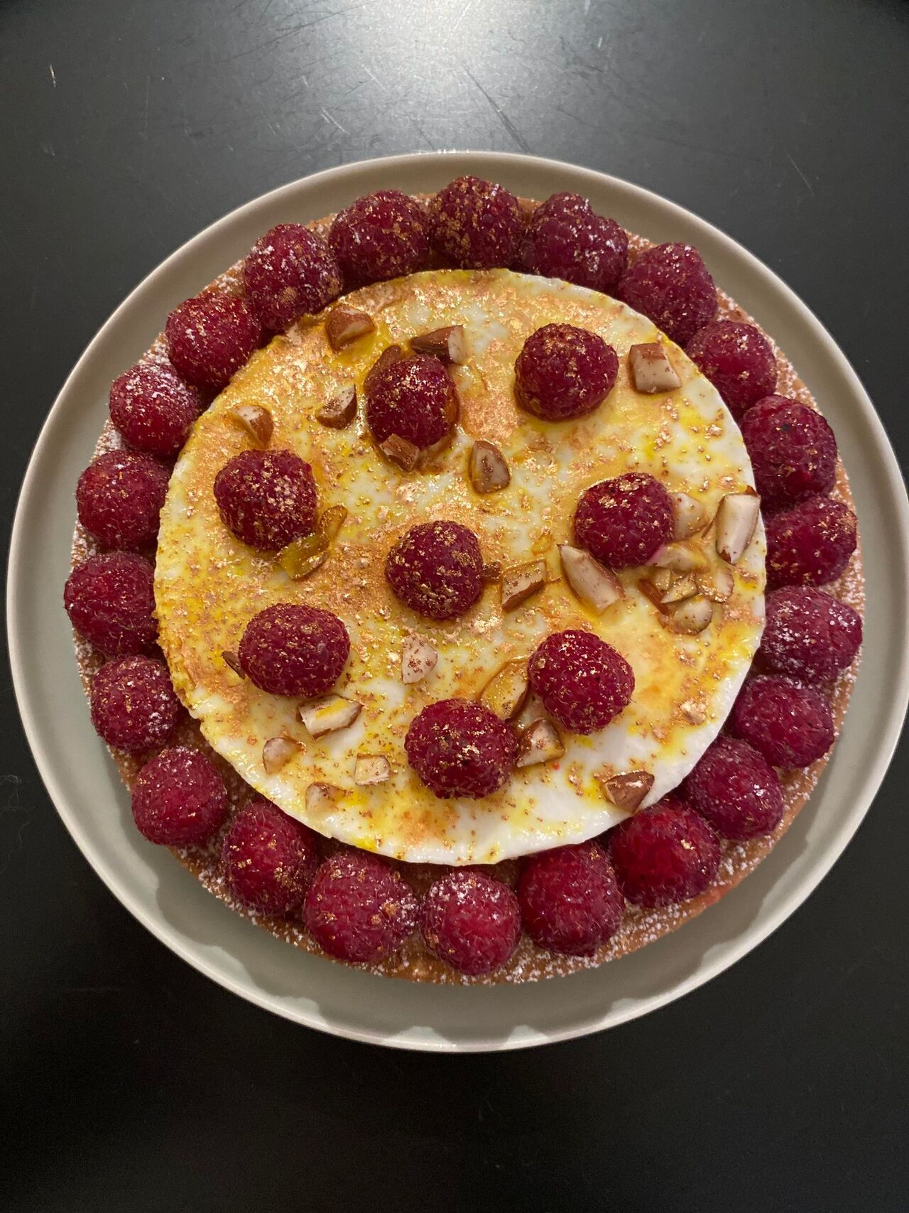 Tarte framboises , panna cotta vanille.