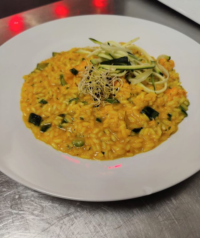 Risotto scampi, zucchine e zafferano