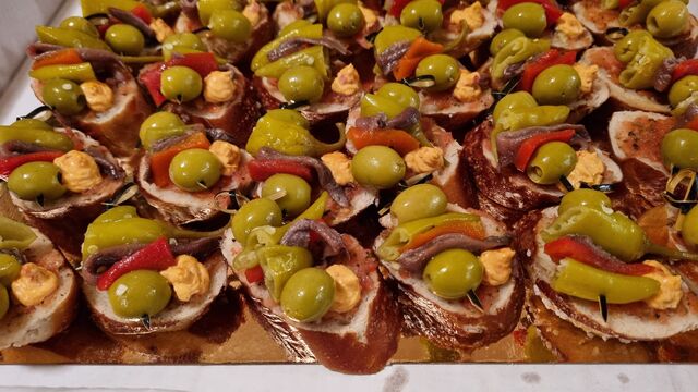 ,CATERING by La Tabla Rasa!
Tapas, Fingerfood, Paella – sprechen Sie uns einfach an!