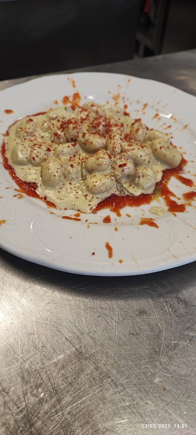 Gnocchi con crema di asparagi e taleggio