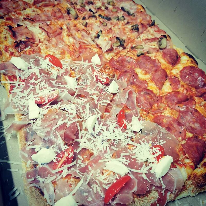 PIzza Quattro Stagionii (4 feluri de pizza ) format Family