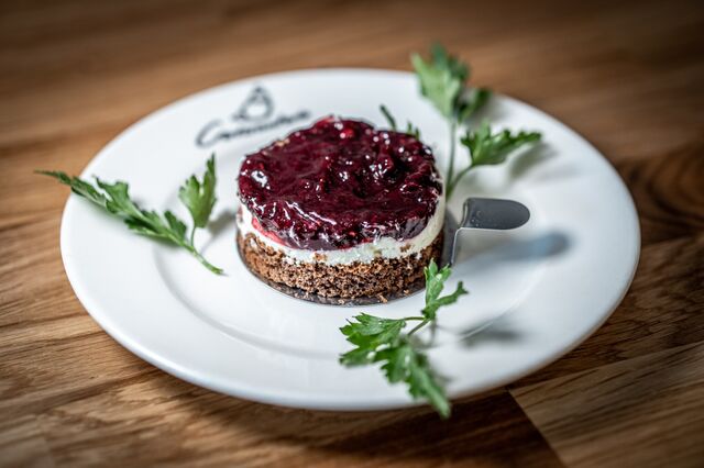 Verschiedene Törtchen (Cheesecake, Cappuccino, Schokolade, Erdbeere, Citrons, 