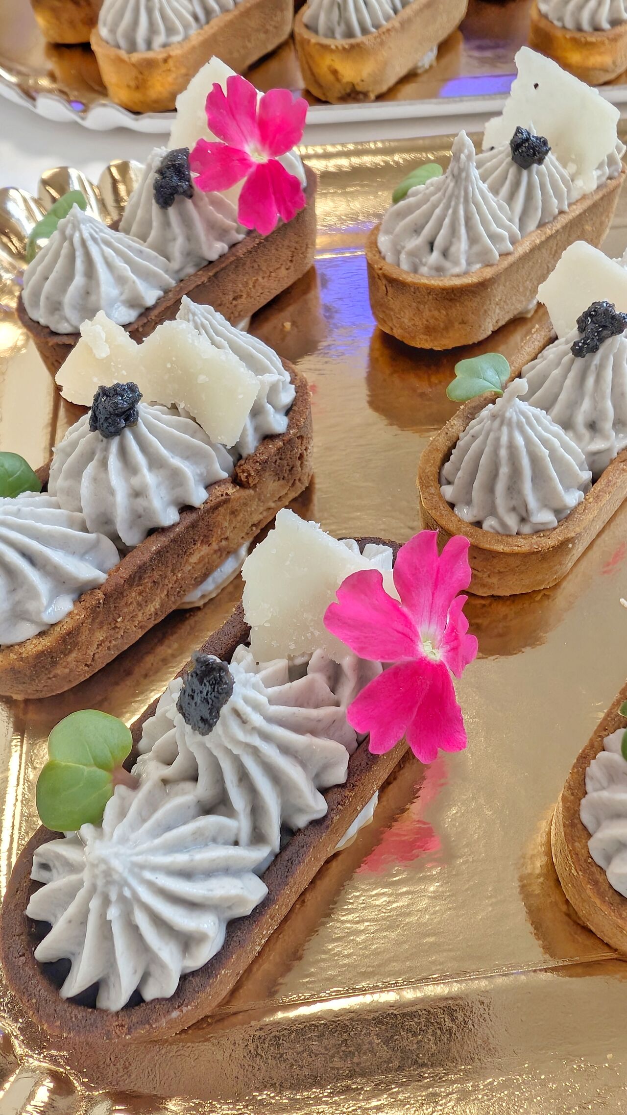 Mini barquettes truffées au parmesan