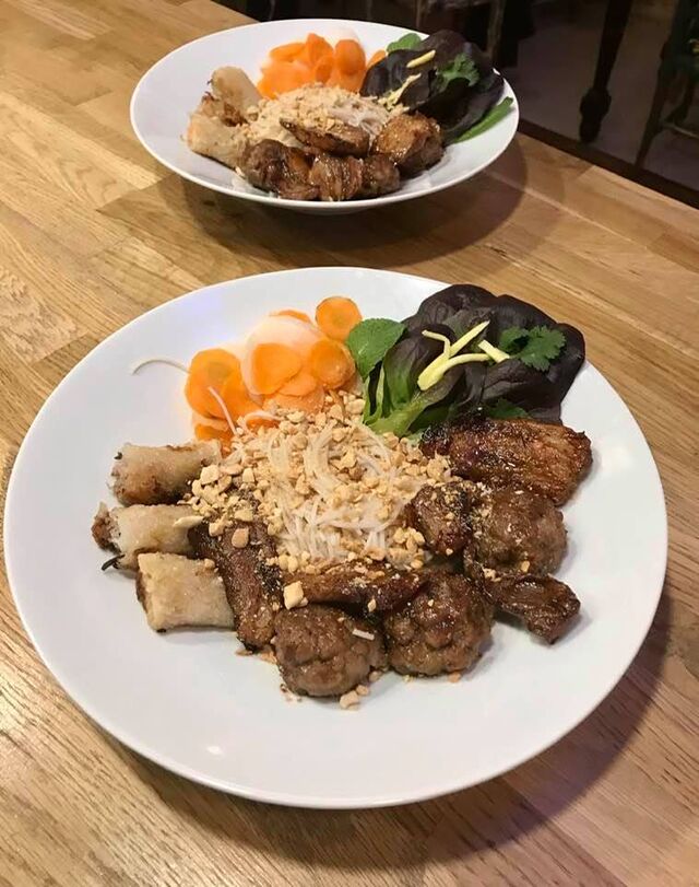 Bun cha au porc vermicelle salade croquante Vietnam
