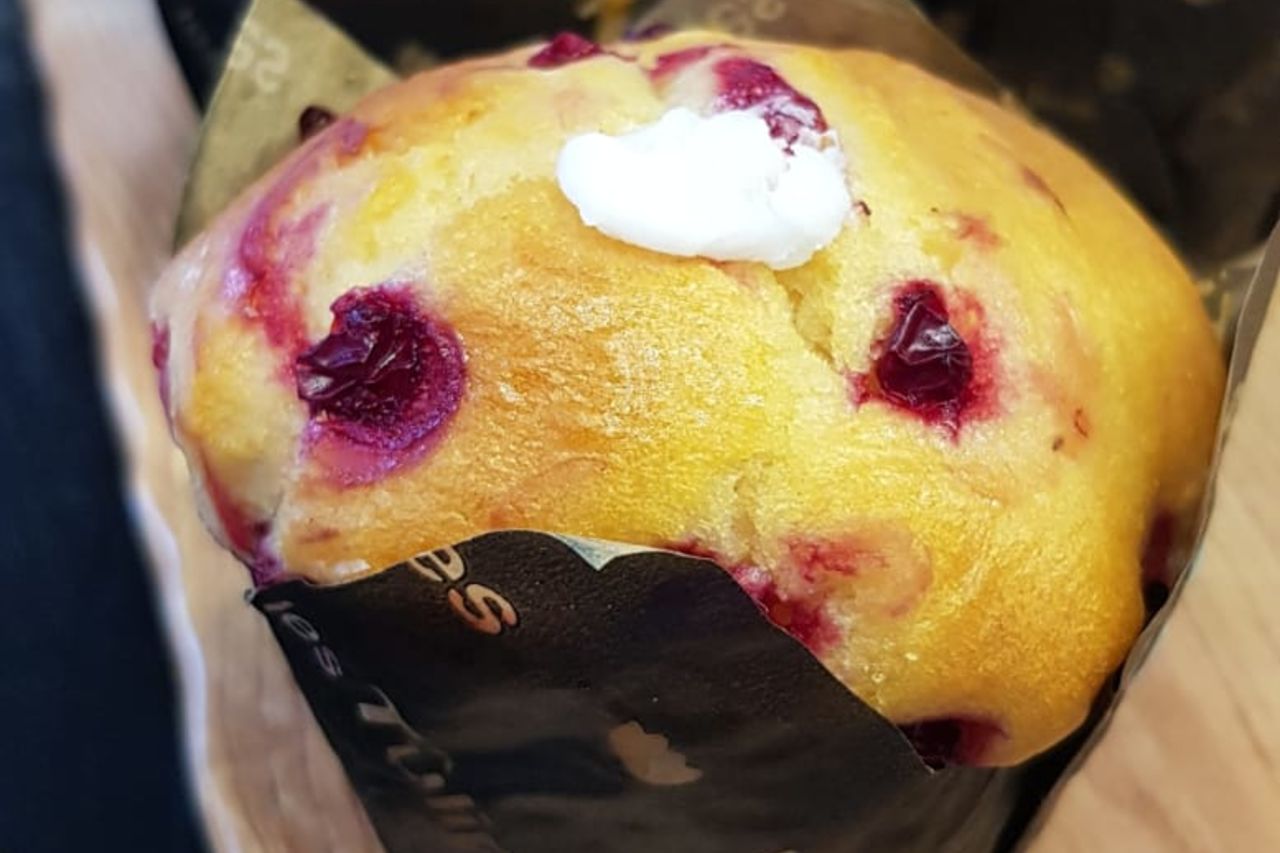 MUFFINS CON FRAMBUESA RELLENOS DE YOGURT