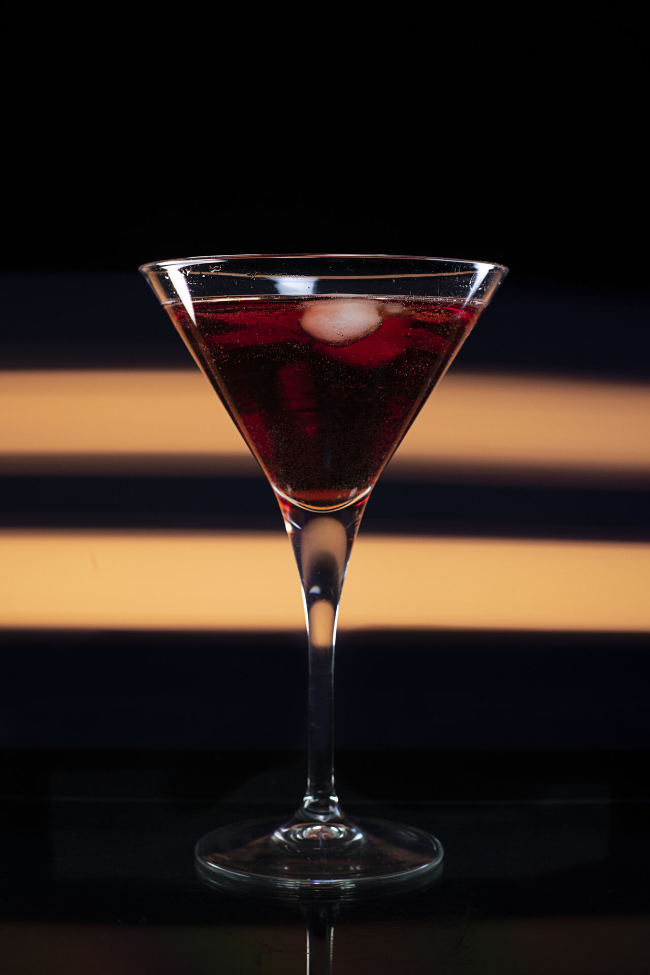 Arnaud Martini
Ingrédients : Gin, martini rouge, crème de cassis
Saveur: Légère amertume
Catégorie : Classique