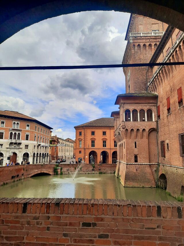 Castello Estense, vista su Piazza Savonarola