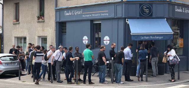 Avez vous goûté nos nouveaux produits ?
N’avez pas peur de la file d’attente nous honorons votre commande en moins de 6 min !!!