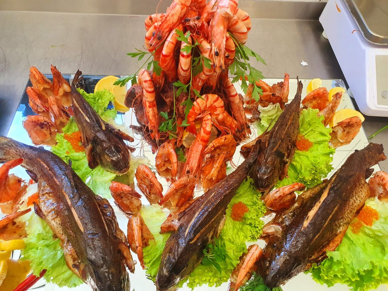 Fischplatte mit Meeresfrühte