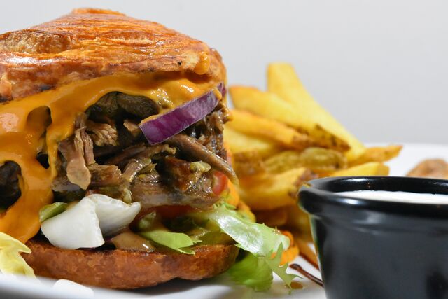 Rolls burger à l'Effiloché de Bœuf