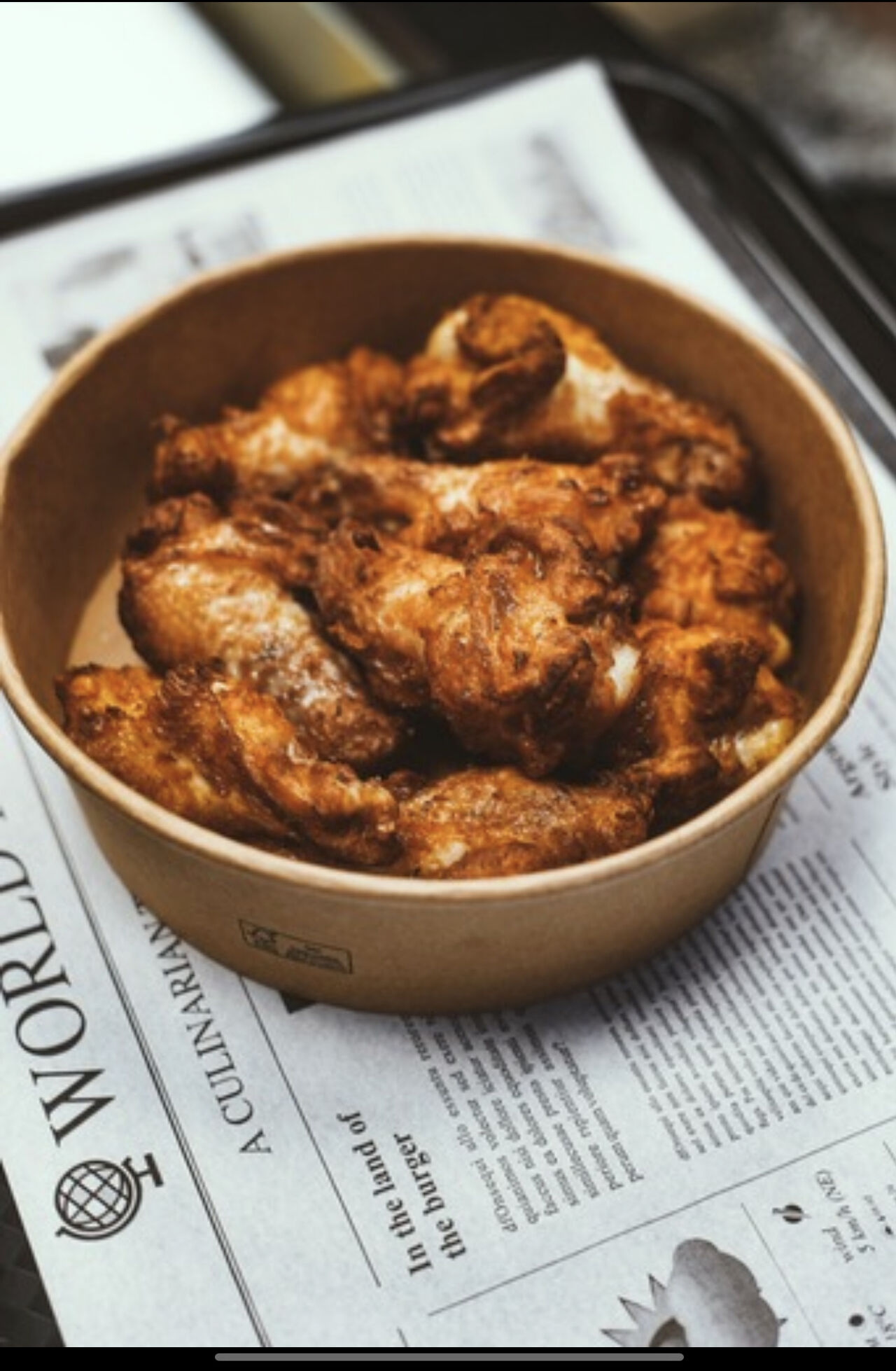 Goldbraune saftige Wings 