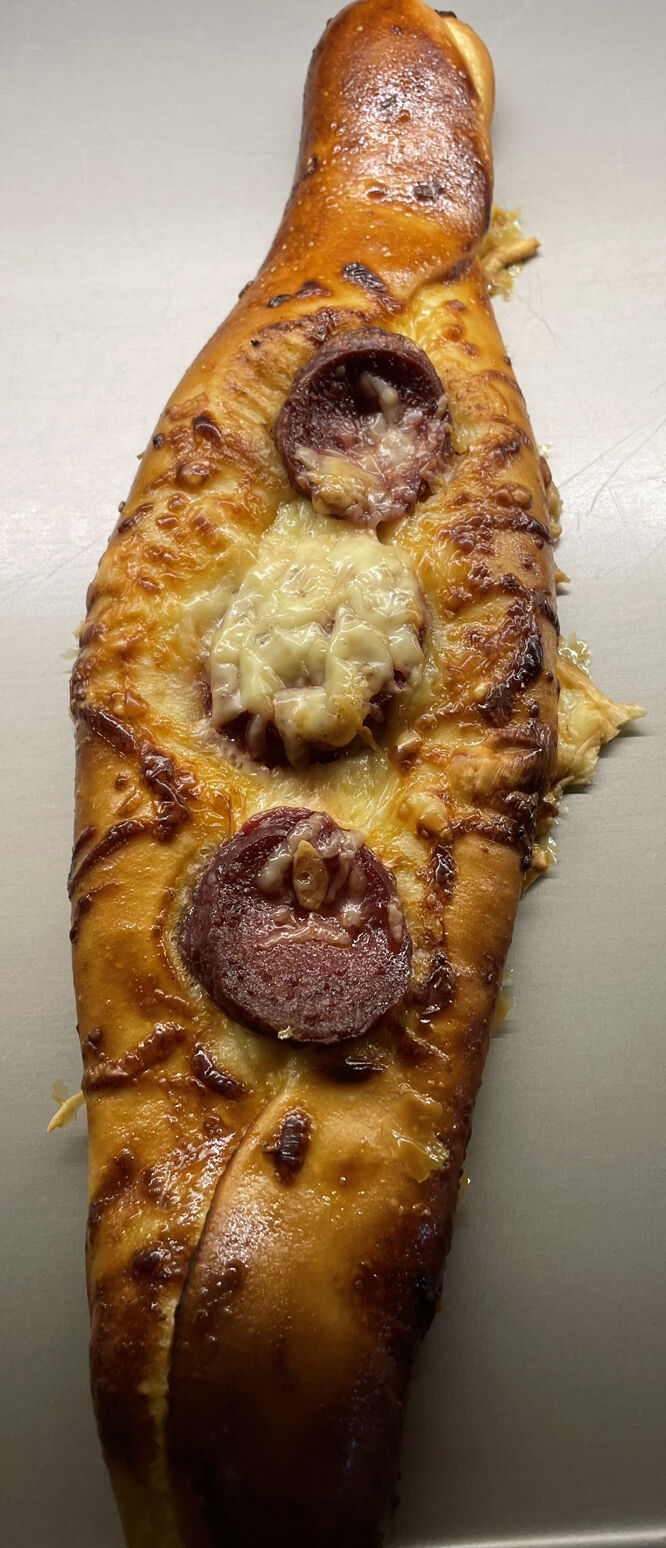 Sucuklu kasarli Pide
Pide mit sucuk Käse 