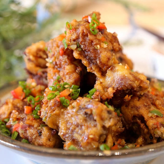 Travers du porc au sel et au poivre